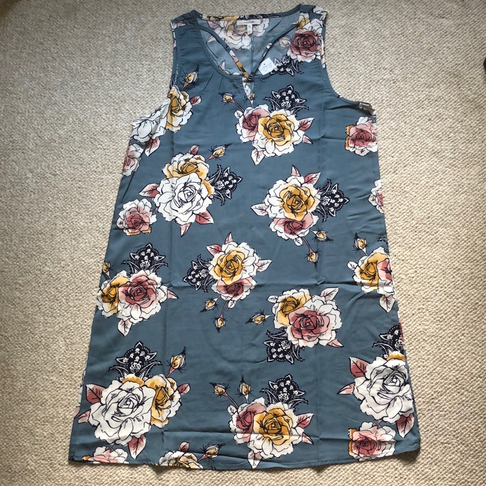 Floral lattice neck shift dress